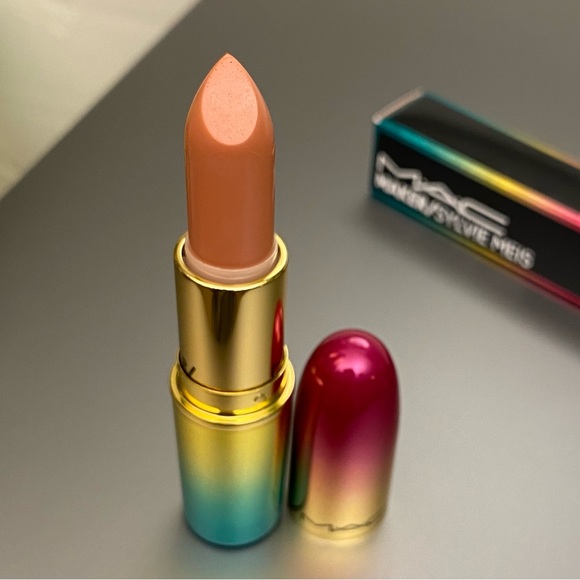 MAC Maker/Sylvie Meis Lipstick ~ satin finish - Picture 1 of 4